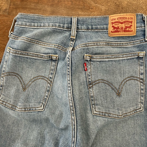 Women's Levi Wedgie Jeans - Picture 7 of 7